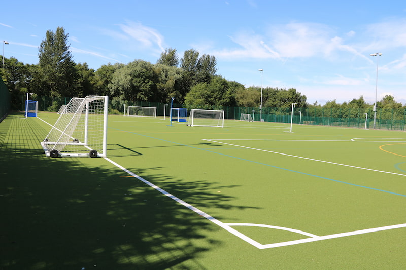 https://broadfield.lancs.sch.uk/wp-content/uploads/All-weather-pitch.jpg