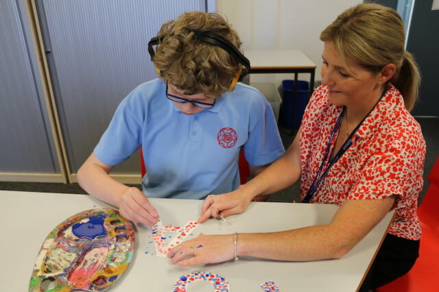 https://broadfield.lancs.sch.uk/wp-content/uploads/Broadfield-Sensory-2.jpg